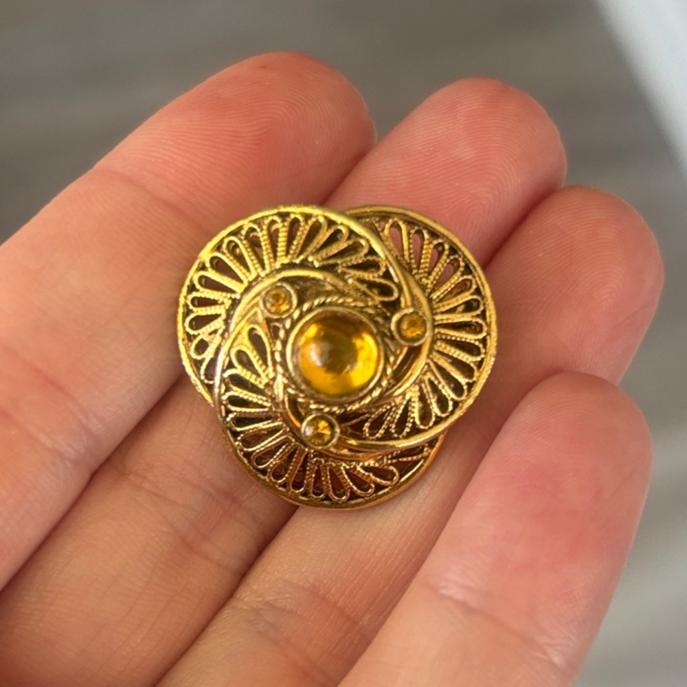 Tacoa gold tone swirl brooch